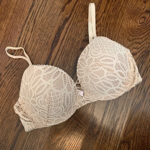 Cream LacevVS push-up bra